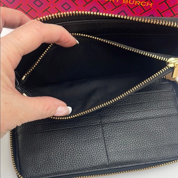 Tory Burch Black Wallet - Picture 12 of 13